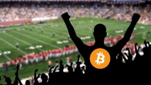 bitcoin logosu ve sevinen bir spor izleyicisi